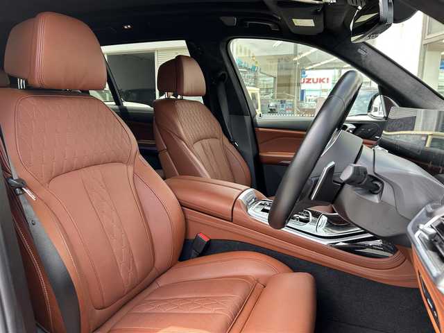 ＢＭＷ ＢＭＷ Ｘ７ xDrive40d Mスポーツ 福岡県 2023(令5)年 2.3万km カーボンブラックM ワンオーナー/純正ナビ（AM/FM/BT/ワンセグTV/AppleCarPlay)/ツインサンルーフ/ヘッドアップディスプレイ/前席メモリーシート/全席パワーシート/全席シートヒーター/前席エアシート/アラウンドビューモニター/ステアリングヒーター/クリアランスソナー/ドライブレコーダー/Bowers & Wilkinsサウンド/パワーバックドア/LEDライト/本革巻ステアリング/USB入力端子/純正23インチアルミホイール/スペアキー×１/保証書/取扱説明書