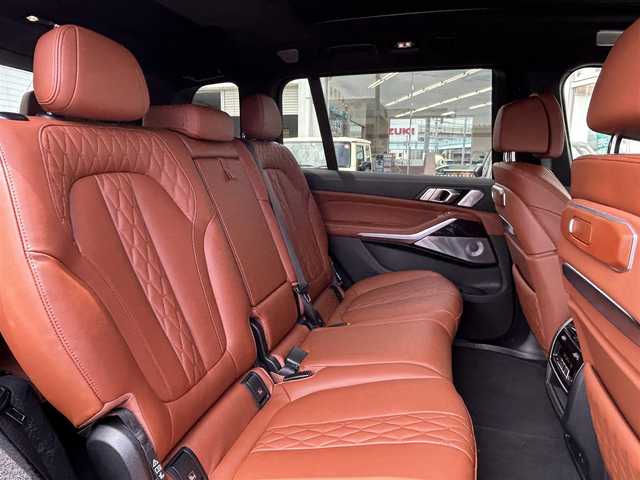 ＢＭＷ ＢＭＷ Ｘ７ xDrive40d Mスポーツ 福岡県 2023(令5)年 2.3万km カーボンブラックM ワンオーナー/純正ナビ（AM/FM/BT/ワンセグTV/AppleCarPlay)/ツインサンルーフ/ヘッドアップディスプレイ/前席メモリーシート/全席パワーシート/全席シートヒーター/前席エアシート/アラウンドビューモニター/ステアリングヒーター/クリアランスソナー/ドライブレコーダー/Bowers & Wilkinsサウンド/パワーバックドア/LEDライト/本革巻ステアリング/USB入力端子/純正23インチアルミホイール/スペアキー×１/保証書/取扱説明書