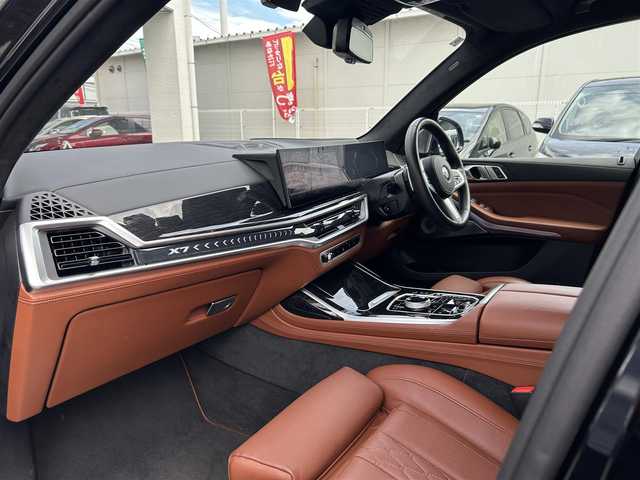 ＢＭＷ ＢＭＷ Ｘ７ xDrive40d Mスポーツ 福岡県 2023(令5)年 2.3万km カーボンブラックM ワンオーナー/純正ナビ（AM/FM/BT/ワンセグTV/AppleCarPlay)/ツインサンルーフ/ヘッドアップディスプレイ/前席メモリーシート/全席パワーシート/全席シートヒーター/前席エアシート/アラウンドビューモニター/ステアリングヒーター/クリアランスソナー/ドライブレコーダー/Bowers & Wilkinsサウンド/パワーバックドア/LEDライト/本革巻ステアリング/USB入力端子/純正23インチアルミホイール/スペアキー×１/保証書/取扱説明書