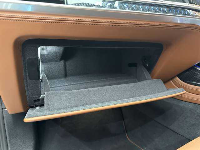 ＢＭＷ ＢＭＷ Ｘ７ xDrive40d Mスポーツ 千葉県 2023(令5)年 2.3万km カーボンブラックM サンルーフ　/Ｂｏｗｅｒｓ＆Ｗｉｌｋｉｎｓ　/ＯＰ２３インチＡＷ　/茶革シート　/パワーシート　/シートヒーター　/ベンチレーション　/３６０°カメラ　/アンビエントライト　/電動リアゲート