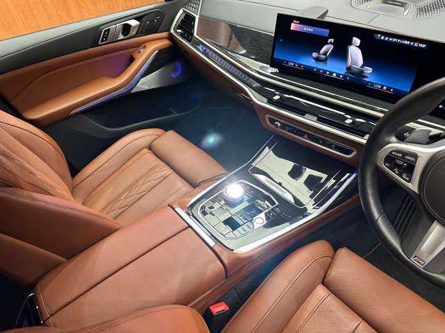 ＢＭＷ ＢＭＷ Ｘ７ xDrive40d Mスポーツ 千葉県 2023(令5)年 2.3万km カーボンブラックM サンルーフ　/Ｂｏｗｅｒｓ＆Ｗｉｌｋｉｎｓ　/ＯＰ２３インチＡＷ　/茶革シート　/パワーシート　/シートヒーター　/ベンチレーション　/３６０°カメラ　/アンビエントライト　/電動リアゲート