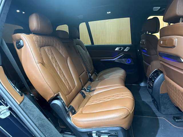 ＢＭＷ ＢＭＷ Ｘ７ xDrive40d Mスポーツ 千葉県 2023(令5)年 2.3万km カーボンブラックM サンルーフ　/Ｂｏｗｅｒｓ＆Ｗｉｌｋｉｎｓ　/ＯＰ２３インチＡＷ　/茶革シート　/パワーシート　/シートヒーター　/ベンチレーション　/３６０°カメラ　/アンビエントライト　/電動リアゲート