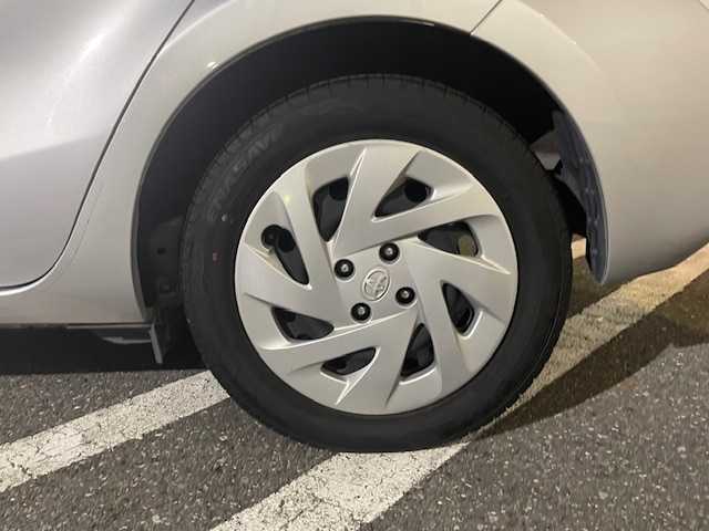 トヨタ アクア S 埼玉県 2018(平30)年 9.4万km シルバーM トヨタセーフティセンス/社外SDナビ/　DTV/CD/DVD/BT/USB/バックカメラ/LEDヘッドライト/オートライト/ETC/スマートキー/プッシュスタート/スペアキー
