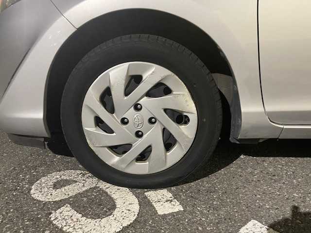 トヨタ アクア S 埼玉県 2018(平30)年 9.4万km シルバーM トヨタセーフティセンス/社外SDナビ/　DTV/CD/DVD/BT/USB/バックカメラ/LEDヘッドライト/オートライト/ETC/スマートキー/プッシュスタート/スペアキー