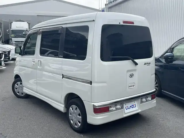 ダイハツ アトレー ワゴン カスタム ターボ R 大阪府 2013(平25)年 8.1万km パールホワイトⅢ (株)IDOMが運営する【じしゃロン東大阪店】の自社ローン専用車両になりますこちらは現金またはオートローンご利用時の価格です。自社ローンご希望の方は別途その旨お申付け下さい/社外７インチSDナビ/　（SD/DVD/CD/Bluetooth/フルセグ）/両側スライドドア/ツインカム直列3気筒ターボエンジン/ETC/ドライブレコーダー（前方）/キセノンヘッドライト/ベンチシート/フロアマット純正/リモコンキー