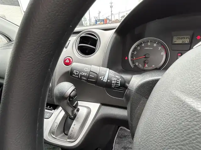 ホンダ ストリーム ZS HDDナビパッケージ 三重県 2009(平21)年 5.9万km スーパープラチナメタリック 登録時58935km/純正ナビ/ＦＭ／ＡＭ／ＨＤＤ／ＤＶＤ／ワンセグＴＶ/バックカメラ/ＥＴＣ/禁煙車/ハンズフリー/電格ミラー/３列シート/シートアレンジ/盗難防止装置/ドアバイザー/スペアキー１本