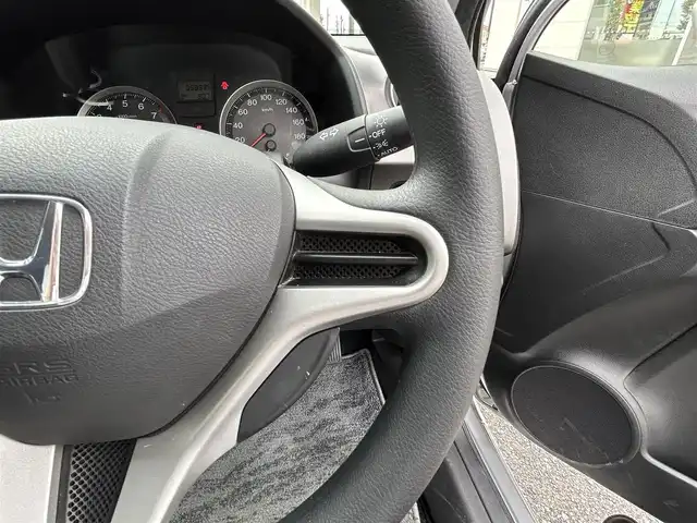 ホンダ ストリーム ZS HDDナビパッケージ 三重県 2009(平21)年 5.9万km スーパープラチナメタリック 登録時58935km/純正ナビ/ＦＭ／ＡＭ／ＨＤＤ／ＤＶＤ／ワンセグＴＶ/バックカメラ/ＥＴＣ/禁煙車/ハンズフリー/電格ミラー/３列シート/シートアレンジ/盗難防止装置/ドアバイザー/スペアキー１本