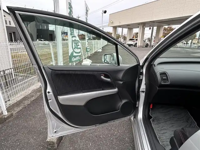 ホンダ ストリーム ZS HDDナビパッケージ 三重県 2009(平21)年 5.9万km スーパープラチナメタリック 登録時58935km/純正ナビ/ＦＭ／ＡＭ／ＨＤＤ／ＤＶＤ／ワンセグＴＶ/バックカメラ/ＥＴＣ/禁煙車/ハンズフリー/電格ミラー/３列シート/シートアレンジ/盗難防止装置/ドアバイザー/スペアキー１本