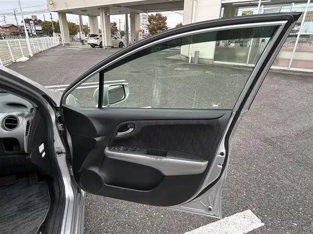 ホンダ ストリーム ZS HDDナビパッケージ 三重県 2009(平21)年 5.9万km スーパープラチナメタリック 登録時58935km/純正ナビ/ＦＭ／ＡＭ／ＨＤＤ／ＤＶＤ／ワンセグＴＶ/バックカメラ/ＥＴＣ/禁煙車/ハンズフリー/電格ミラー/３列シート/シートアレンジ/盗難防止装置/ドアバイザー/スペアキー１本