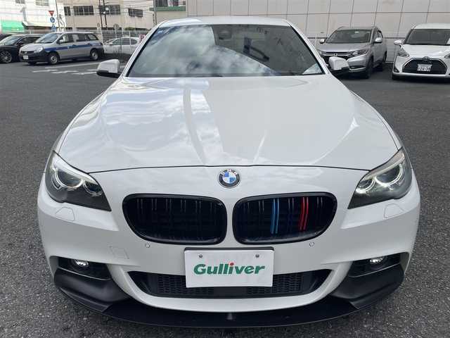 ＢＭＷ ５２３ｄ Mスポーツ ザ・ピーク 神奈川県 2016(平28)年 6.1万km アルピンホワイトⅢ グレード：THE PEAK 126/260/ディーゼル＆ターボ/インテリジェントセイフティ/レーンチェンジウォーニング/レーンディパーチャーウォーニング/アクティブクルーズコントロール/パークディスタンスコントロール/純正ナビ＆フルセグTV/CD/DVD/MSV/USB/AUX/BT/バックカメラ/ビルトインETC（ミラー一体型）/電動パーキングブレーキ/AUTO HOLD/黒レザーシート/・前席パワーシート/・前席シートヒーター/・D席メモリ付シート/パドルシフト/ステアリングリモコン/フロント＆リアエアロ/純正19inアルミホイール/オートライト/LEDライト/スマートキー/プッシュスタート/W＆サイド＆カーテンエアバッグ/横滑り防止装置/ABS/フロアマット/保証書/取扱説明書