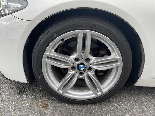 ＢＭＷ ５２３ｄ Mスポーツ ザ・ピーク 神奈川県 2016(平28)年 6.1万km アルピンホワイトⅢ グレード：THE PEAK 126/260/ディーゼル＆ターボ/インテリジェントセイフティ/レーンチェンジウォーニング/レーンディパーチャーウォーニング/アクティブクルーズコントロール/パークディスタンスコントロール/純正ナビ＆フルセグTV/CD/DVD/MSV/USB/AUX/BT/バックカメラ/ビルトインETC（ミラー一体型）/電動パーキングブレーキ/AUTO HOLD/黒レザーシート/・前席パワーシート/・前席シートヒーター/・D席メモリ付シート/パドルシフト/ステアリングリモコン/フロント＆リアエアロ/純正19inアルミホイール/オートライト/LEDライト/スマートキー/プッシュスタート/W＆サイド＆カーテンエアバッグ/横滑り防止装置/ABS/フロアマット/保証書/取扱説明書