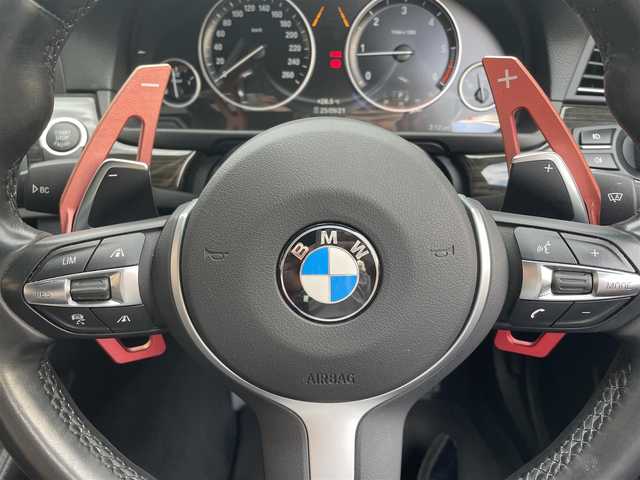 ＢＭＷ ５２３ｄ Mスポーツ ザ・ピーク 神奈川県 2016(平28)年 6.1万km アルピンホワイトⅢ グレード：THE PEAK 126/260/ディーゼル＆ターボ/インテリジェントセイフティ/レーンチェンジウォーニング/レーンディパーチャーウォーニング/アクティブクルーズコントロール/パークディスタンスコントロール/純正ナビ＆フルセグTV/CD/DVD/MSV/USB/AUX/BT/バックカメラ/ビルトインETC（ミラー一体型）/電動パーキングブレーキ/AUTO HOLD/黒レザーシート/・前席パワーシート/・前席シートヒーター/・D席メモリ付シート/パドルシフト/ステアリングリモコン/フロント＆リアエアロ/純正19inアルミホイール/オートライト/LEDライト/スマートキー/プッシュスタート/W＆サイド＆カーテンエアバッグ/横滑り防止装置/ABS/フロアマット/保証書/取扱説明書
