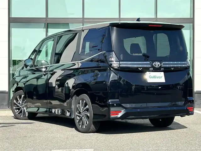 トヨタ ヴォクシー S－Z 和歌山県 2022(令4)年 6万km アティチュードブラックマイカ 純正コネクティッドナビ/フルセグTV/Bluetooth/CD/DVD/USB/HDMI/バックカメラ/純正フリップダウンモニター/ビルトインETC2.0/前後ドライブレコーダー/トヨタセーフティセンス/レーダークルーズコントロール/クリアランスソナー/レーンキープアシスト/両側パワースライドドア/革巻きステアリング/ステアリングスイッチ/LEDヘッドライト/オートライト/オートハイビーム/ヘッドライトレベライザー/ハーフレザーシート/前席シートヒーター/純正17インチAW/プッシュスタート/スマートキー/スペアキー