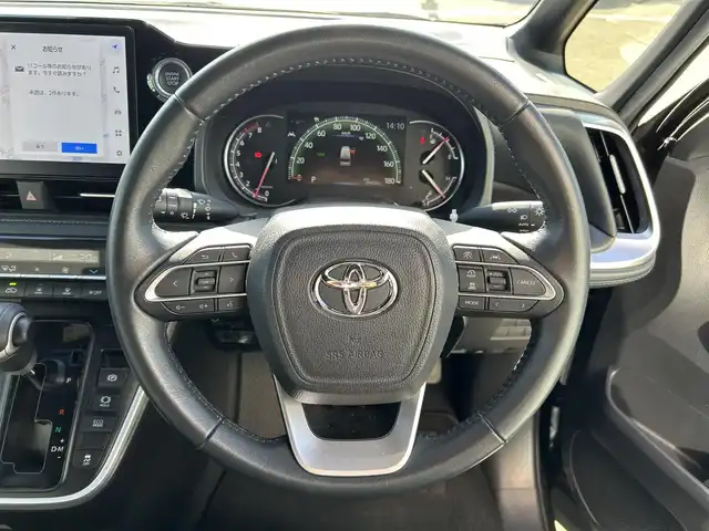 トヨタ ヴォクシー S－Z 和歌山県 2022(令4)年 6万km アティチュードブラックマイカ 純正コネクティッドナビ/フルセグTV/Bluetooth/CD/DVD/USB/HDMI/バックカメラ/純正フリップダウンモニター/ビルトインETC2.0/前後ドライブレコーダー/トヨタセーフティセンス/レーダークルーズコントロール/クリアランスソナー/レーンキープアシスト/両側パワースライドドア/革巻きステアリング/ステアリングスイッチ/LEDヘッドライト/オートライト/オートハイビーム/ヘッドライトレベライザー/ハーフレザーシート/前席シートヒーター/純正17インチAW/プッシュスタート/スマートキー/スペアキー