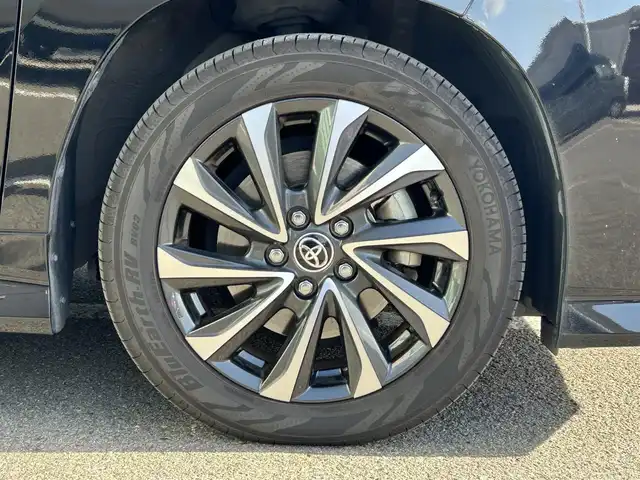 トヨタ ヴォクシー S－Z 和歌山県 2022(令4)年 6万km アティチュードブラックマイカ 純正コネクティッドナビ/フルセグTV/Bluetooth/CD/DVD/USB/HDMI/バックカメラ/純正フリップダウンモニター/ビルトインETC2.0/前後ドライブレコーダー/トヨタセーフティセンス/レーダークルーズコントロール/クリアランスソナー/レーンキープアシスト/両側パワースライドドア/革巻きステアリング/ステアリングスイッチ/LEDヘッドライト/オートライト/オートハイビーム/ヘッドライトレベライザー/ハーフレザーシート/前席シートヒーター/純正17インチAW/プッシュスタート/スマートキー/スペアキー