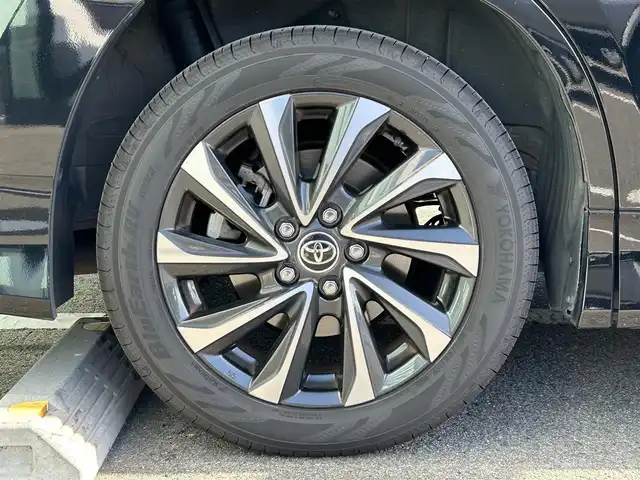 トヨタ ヴォクシー S－Z 和歌山県 2022(令4)年 6万km アティチュードブラックマイカ 純正コネクティッドナビ/フルセグTV/Bluetooth/CD/DVD/USB/HDMI/バックカメラ/純正フリップダウンモニター/ビルトインETC2.0/前後ドライブレコーダー/トヨタセーフティセンス/レーダークルーズコントロール/クリアランスソナー/レーンキープアシスト/両側パワースライドドア/革巻きステアリング/ステアリングスイッチ/LEDヘッドライト/オートライト/オートハイビーム/ヘッドライトレベライザー/ハーフレザーシート/前席シートヒーター/純正17インチAW/プッシュスタート/スマートキー/スペアキー