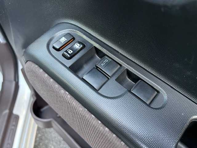 トヨタ スペイド F 大阪府 2014(平26)年 11.3万km シルバーマイカM 純正ナビ/バックカメラ/フルセグ/Bluetooth/CD/DVD/片側パワースライドドア/ドライブレコーダー/ETC/プッシュスタート/スマートキー×２/ステアリングスイッチ/純正フロアマット/HIDヘッドライト/オートライト