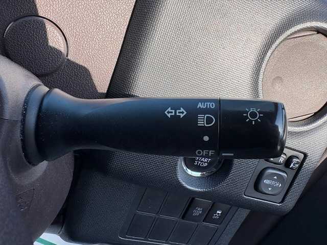 トヨタ スペイド F 大阪府 2014(平26)年 11.3万km シルバーマイカM 純正ナビ/バックカメラ/フルセグ/Bluetooth/CD/DVD/片側パワースライドドア/ドライブレコーダー/ETC/プッシュスタート/スマートキー×２/ステアリングスイッチ/純正フロアマット/HIDヘッドライト/オートライト