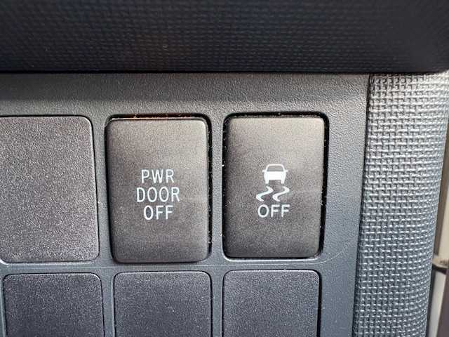 トヨタ スペイド F 大阪府 2014(平26)年 11.3万km シルバーマイカM 純正ナビ/バックカメラ/フルセグ/Bluetooth/CD/DVD/片側パワースライドドア/ドライブレコーダー/ETC/プッシュスタート/スマートキー×２/ステアリングスイッチ/純正フロアマット/HIDヘッドライト/オートライト