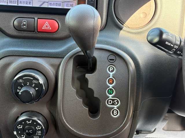 トヨタ スペイド F 大阪府 2014(平26)年 11.3万km シルバーマイカM 純正ナビ/バックカメラ/フルセグ/Bluetooth/CD/DVD/片側パワースライドドア/ドライブレコーダー/ETC/プッシュスタート/スマートキー×２/ステアリングスイッチ/純正フロアマット/HIDヘッドライト/オートライト