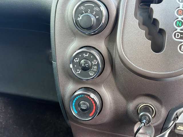 トヨタ スペイド F 大阪府 2014(平26)年 11.3万km シルバーマイカM 純正ナビ/バックカメラ/フルセグ/Bluetooth/CD/DVD/片側パワースライドドア/ドライブレコーダー/ETC/プッシュスタート/スマートキー×２/ステアリングスイッチ/純正フロアマット/HIDヘッドライト/オートライト