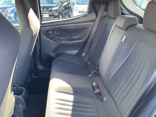 トヨタ ヤリス G 長野県 2024(令6)年 1.7万km プラチナホワイトパールマイカ 禁煙車/４WD/純正8インチディスプレイオーディオ/（AM/FM/USB/Bluetooth）/・ナビ機能付き/HDMI/バックカメラ/ビルトインETC/プッシュスタート/プリクラッシュセーフティ/レーンディパーチャーアラート/クリアランスソナー/オートマチックハイビーム/横滑り防止装置/ステアリングスイッチ/オートライト/オートマチックハイビーム/社外ドライブレコーダー/LEDヘッドライト/フロアマット/プラチナホワイトパールマイカ