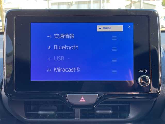トヨタ ヤリス G 長野県 2024(令6)年 1.7万km プラチナホワイトパールマイカ 禁煙車/４WD/純正8インチディスプレイオーディオ/（AM/FM/USB/Bluetooth）/・ナビ機能付き/HDMI/バックカメラ/ビルトインETC/プッシュスタート/プリクラッシュセーフティ/レーンディパーチャーアラート/クリアランスソナー/オートマチックハイビーム/横滑り防止装置/ステアリングスイッチ/オートライト/オートマチックハイビーム/社外ドライブレコーダー/LEDヘッドライト/フロアマット/プラチナホワイトパールマイカ
