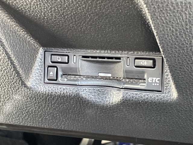 トヨタ ヤリス G 長野県 2024(令6)年 1.7万km プラチナホワイトパールマイカ 禁煙車/４WD/純正8インチディスプレイオーディオ/（AM/FM/USB/Bluetooth）/・ナビ機能付き/HDMI/バックカメラ/ビルトインETC/プッシュスタート/プリクラッシュセーフティ/レーンディパーチャーアラート/クリアランスソナー/オートマチックハイビーム/横滑り防止装置/ステアリングスイッチ/オートライト/オートマチックハイビーム/社外ドライブレコーダー/LEDヘッドライト/フロアマット/プラチナホワイトパールマイカ