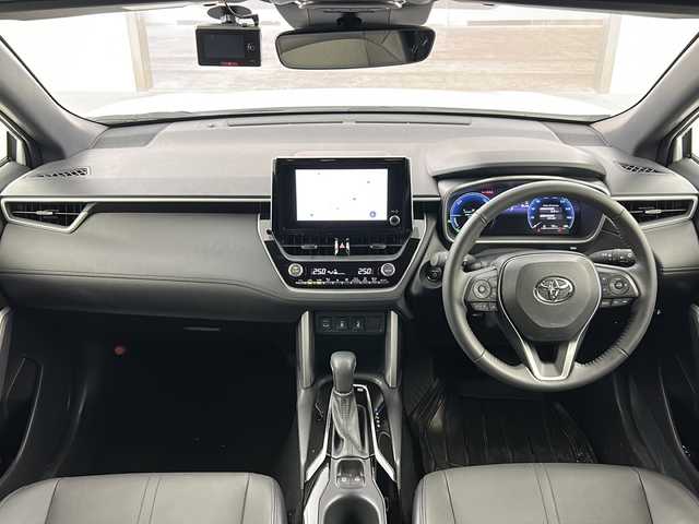 トヨタ カローラ クロス ハイブリッド Z 熊本県 2024(令6)年 0.8万km プラチナホワイトパールマイカ 純正ディスプレイオーディオ/　(AM/FM/BT/フルセグTV)/トヨタセーフティセンス/　・クルーズコントロール　追従有/　・オートハイビーム/　・LDA/　・PCS/　・PDA/　・PKSB/　・RSA/オートライト/クリアランスソナー/ヘッドライト　レベライザー/フォグランプ/電動格納ミラー/ミラーウインカー/ドアバイザー/ルーフレール/パワーバックドア/シートヒーター　(D/N)/ステアリングスイッチ/ドライブレコーダー　前方　CDR450B/ETC/スペアキー　１本