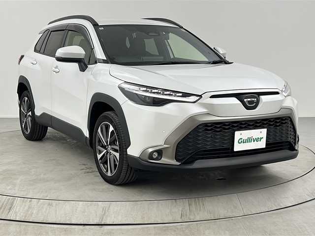 トヨタ カローラ クロス ハイブリッド Z 熊本県 2024(令6)年 0.8万km プラチナホワイトパールマイカ 純正ディスプレイオーディオ/　(AM/FM/BT/フルセグTV)/トヨタセーフティセンス/　・クルーズコントロール　追従有/　・オートハイビーム/　・LDA/　・PCS/　・PDA/　・PKSB/　・RSA/オートライト/クリアランスソナー/ヘッドライト　レベライザー/フォグランプ/電動格納ミラー/ミラーウインカー/ドアバイザー/ルーフレール/パワーバックドア/シートヒーター　(D/N)/ステアリングスイッチ/ドライブレコーダー　前方　CDR450B/ETC/スペアキー　１本