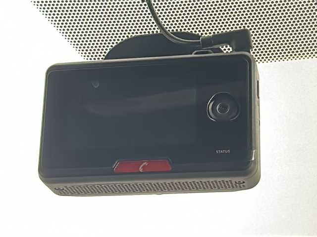 トヨタ カローラ クロス ハイブリッド Z 熊本県 2024(令6)年 0.8万km プラチナホワイトパールマイカ 純正ディスプレイオーディオ/　(AM/FM/BT/フルセグTV)/トヨタセーフティセンス/　・クルーズコントロール　追従有/　・オートハイビーム/　・LDA/　・PCS/　・PDA/　・PKSB/　・RSA/オートライト/クリアランスソナー/ヘッドライト　レベライザー/フォグランプ/電動格納ミラー/ミラーウインカー/ドアバイザー/ルーフレール/パワーバックドア/シートヒーター　(D/N)/ステアリングスイッチ/ドライブレコーダー　前方　CDR450B/ETC/スペアキー　１本