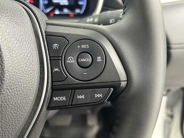 トヨタ カローラ クロス ハイブリッド Z 熊本県 2024(令6)年 0.8万km プラチナホワイトパールマイカ 純正ディスプレイオーディオ/　(AM/FM/BT/フルセグTV)/トヨタセーフティセンス/　・クルーズコントロール　追従有/　・オートハイビーム/　・LDA/　・PCS/　・PDA/　・PKSB/　・RSA/オートライト/クリアランスソナー/ヘッドライト　レベライザー/フォグランプ/電動格納ミラー/ミラーウインカー/ドアバイザー/ルーフレール/パワーバックドア/シートヒーター　(D/N)/ステアリングスイッチ/ドライブレコーダー　前方　CDR450B/ETC/スペアキー　１本