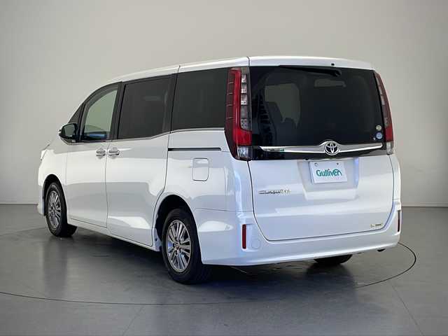 トヨタ エスクァイア Gi 長野県 2015(平27)年 7.4万km ホワイトパールクリスタルシャイン ワンオーナー/社外メモリーナビ（USB/SD/Bluetooth/フルセグTV//DISC/FM/AM）/Wエアバッグ/クルコン/アイドリングストップ/ウォークスルー/ABS/横滑り防止装置/LEDヘッドライト/フォグランプ/オートライト/オートマチックハイビーム/電動格納ウインカーミラー/プッシュスタート/両側パワースライドドア/D＋N席シートヒーター/3列シート/ALL AUTOパワーウインドウ/ウッド調革巻きステアリング/ナノイー/ビルトインETC/純正フロアマット/純正15インチアルミホイール/純正自動防眩ミラー/スマートキー/保証書/取扱説明書/記録簿