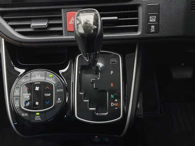 トヨタ エスクァイア Gi 長野県 2015(平27)年 7.4万km ホワイトパールクリスタルシャイン ワンオーナー/社外メモリーナビ（USB/SD/Bluetooth/フルセグTV//DISC/FM/AM）/Wエアバッグ/クルコン/アイドリングストップ/ウォークスルー/ABS/横滑り防止装置/LEDヘッドライト/フォグランプ/オートライト/オートマチックハイビーム/電動格納ウインカーミラー/プッシュスタート/両側パワースライドドア/D＋N席シートヒーター/3列シート/ALL AUTOパワーウインドウ/ウッド調革巻きステアリング/ナノイー/ビルトインETC/純正フロアマット/純正15インチアルミホイール/純正自動防眩ミラー/スマートキー/保証書/取扱説明書/記録簿