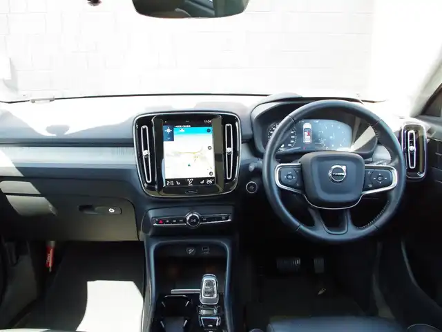 ボルボ ＸＣ４０ B4 AWD インスクリプション 埼玉県 2020(令2)年 2.8万km 白 ブラックレザーシート/スライディングサンルーフ/オートクルーズコントロール /パークセンサー/バックカメラ/レーンキープアシスト/ブラインドスポットモニター/CarPlay/Harman/Kardon/シートH/純正19インチAW