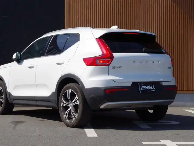 ボルボ ＸＣ４０ B4 AWD インスクリプション 埼玉県 2020(令2)年 2.8万km 白 ブラックレザーシート/スライディングサンルーフ/オートクルーズコントロール /パークセンサー/バックカメラ/レーンキープアシスト/ブラインドスポットモニター/CarPlay/Harman/Kardon/シートH/純正19インチAW
