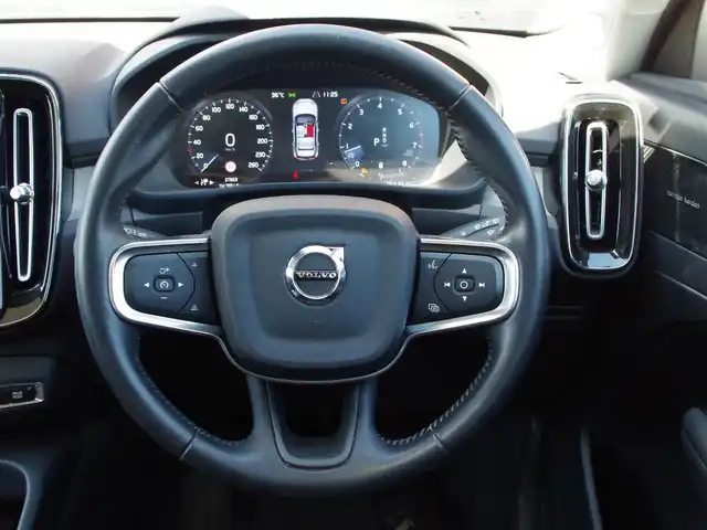 ボルボ ＸＣ４０ B4 AWD インスクリプション 埼玉県 2020(令2)年 2.8万km 白 ブラックレザーシート/スライディングサンルーフ/オートクルーズコントロール /パークセンサー/バックカメラ/レーンキープアシスト/ブラインドスポットモニター/CarPlay/Harman/Kardon/シートH/純正19インチAW