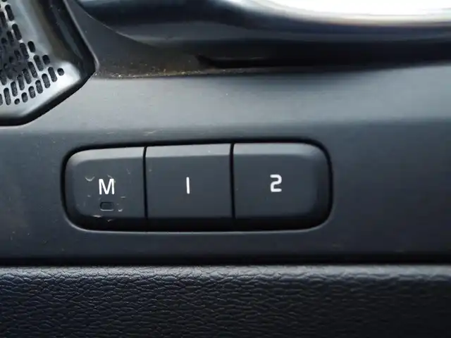 ボルボ ＸＣ４０ B4 AWD インスクリプション 埼玉県 2020(令2)年 2.8万km 白 ブラックレザーシート/スライディングサンルーフ/オートクルーズコントロール /パークセンサー/バックカメラ/レーンキープアシスト/ブラインドスポットモニター/CarPlay/Harman/Kardon/シートH/純正19インチAW