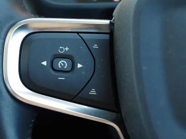 ボルボ ＸＣ４０ B4 AWD インスクリプション 埼玉県 2020(令2)年 2.8万km 白 ブラックレザーシート/スライディングサンルーフ/オートクルーズコントロール /パークセンサー/バックカメラ/レーンキープアシスト/ブラインドスポットモニター/CarPlay/Harman/Kardon/シートH/純正19インチAW