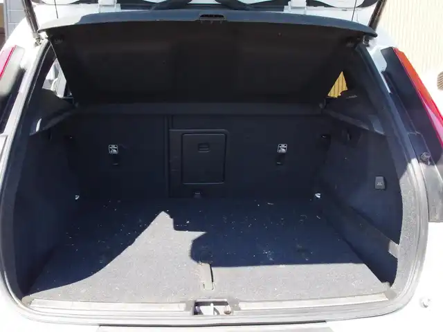 ボルボ ＸＣ４０ B4 AWD インスクリプション 埼玉県 2020(令2)年 2.8万km 白 ブラックレザーシート/スライディングサンルーフ/オートクルーズコントロール /パークセンサー/バックカメラ/レーンキープアシスト/ブラインドスポットモニター/CarPlay/Harman/Kardon/シートH/純正19インチAW