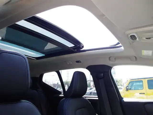 ボルボ ＸＣ４０ B4 AWD インスクリプション 埼玉県 2020(令2)年 2.8万km 白 ブラックレザーシート/スライディングサンルーフ/オートクルーズコントロール /パークセンサー/バックカメラ/レーンキープアシスト/ブラインドスポットモニター/CarPlay/Harman/Kardon/シートH/純正19インチAW