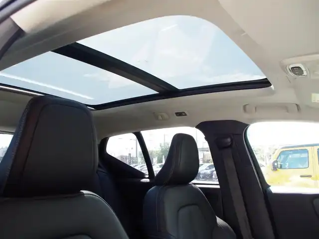 ボルボ ＸＣ４０ B4 AWD インスクリプション 埼玉県 2020(令2)年 2.8万km 白 ブラックレザーシート/スライディングサンルーフ/オートクルーズコントロール /パークセンサー/バックカメラ/レーンキープアシスト/ブラインドスポットモニター/CarPlay/Harman/Kardon/シートH/純正19インチAW