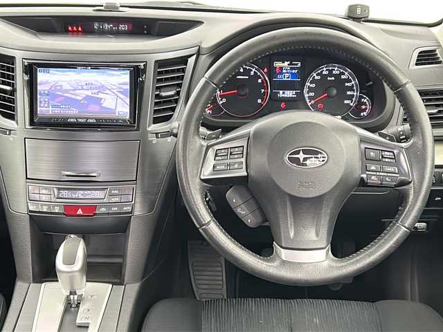 スバル レガシィ ツーリングワゴン 2．5iアイサイト 宮城県 2013(平25)年 10.5万km サテンホワイトパール 禁煙車/アイサイト/・プリクラッシュセーフティ/・オートクルーズコントロール/車線逸脱警報システム/社外ナビ/・BT・CD・DVD・USB・ipad・AUX・SD/フルセグTV/ドライブレコーダー（フロント）/ETC/前席パワーシート/電動パーキングブレーキ/革巻きステアリング/ステアリングスイッチ/プッシュスタート/スマートキー×2/純正フロアマット/ドアバイザー/社外17インチアルミホイール/アイドリングストップ/横滑り防止装置/純正アルミ付き冬タイヤ車載（215/50/17）