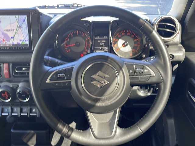 スズキ ジムニー シエラ JC 京都府 2021(令3)年 2.2万km シフォンアイボリーM ワンオーナー/純正ナビ/FM/AM/CD/DVD/BT/フルセグTV/衝突軽減防止/クルーズコントロール/レーンアシスト/ダウンヒルアシスト/オートライト/オートハイビーム/シートヒーター/背面タイヤ/4WD/純正フロアマット/保証書/取扱説明書/スペアキー×１