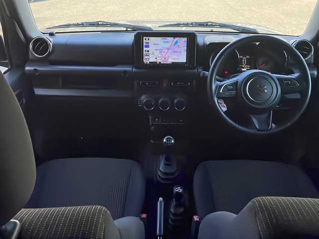 スズキ ジムニー シエラ JC 京都府 2021(令3)年 2.2万km シフォンアイボリーM ワンオーナー/純正ナビ/FM/AM/CD/DVD/BT/フルセグTV/衝突軽減防止/クルーズコントロール/レーンアシスト/ダウンヒルアシスト/オートライト/オートハイビーム/シートヒーター/背面タイヤ/4WD/純正フロアマット/保証書/取扱説明書/スペアキー×１