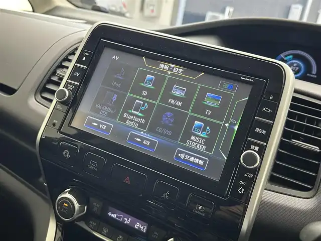 日産 セレナ e－パワー XV 滋賀県 2018(平30)年 9.7万km ダイヤモンドブラック 純正9インチナビ/【CD.DVD.Bluetooth.フルセグTV】/全方位カメラ/プロパイロット/エマージェンシーブレーキ/クリアランスソナー/車線逸脱警報/パーキングアシスト/ビルトインETC/前方ドライブレコーダー/前席シートヒーター/ステアリングヒーター/LEDヘッドライト/オートハイビーム/オートライト