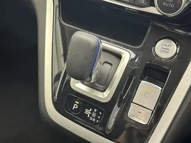 日産 セレナ e－パワー XV 滋賀県 2018(平30)年 9.7万km ダイヤモンドブラック 純正9インチナビ/【CD.DVD.Bluetooth.フルセグTV】/全方位カメラ/プロパイロット/エマージェンシーブレーキ/クリアランスソナー/車線逸脱警報/パーキングアシスト/ビルトインETC/前方ドライブレコーダー/前席シートヒーター/ステアリングヒーター/LEDヘッドライト/オートハイビーム/オートライト