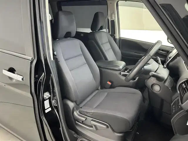 日産 セレナ e－パワー XV 滋賀県 2018(平30)年 9.7万km ダイヤモンドブラック 純正9インチナビ/【CD.DVD.Bluetooth.フルセグTV】/全方位カメラ/プロパイロット/エマージェンシーブレーキ/クリアランスソナー/車線逸脱警報/パーキングアシスト/ビルトインETC/前方ドライブレコーダー/前席シートヒーター/ステアリングヒーター/LEDヘッドライト/オートハイビーム/オートライト