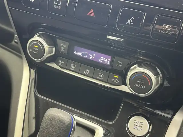 日産 セレナ e－パワー XV 滋賀県 2018(平30)年 9.7万km ダイヤモンドブラック 純正9インチナビ/【CD.DVD.Bluetooth.フルセグTV】/全方位カメラ/プロパイロット/エマージェンシーブレーキ/クリアランスソナー/車線逸脱警報/パーキングアシスト/ビルトインETC/前方ドライブレコーダー/前席シートヒーター/ステアリングヒーター/LEDヘッドライト/オートハイビーム/オートライト