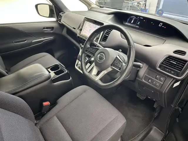 日産 セレナ e－パワー XV 滋賀県 2018(平30)年 9.7万km ダイヤモンドブラック 純正9インチナビ/【CD.DVD.Bluetooth.フルセグTV】/全方位カメラ/プロパイロット/エマージェンシーブレーキ/クリアランスソナー/車線逸脱警報/パーキングアシスト/ビルトインETC/前方ドライブレコーダー/前席シートヒーター/ステアリングヒーター/LEDヘッドライト/オートハイビーム/オートライト